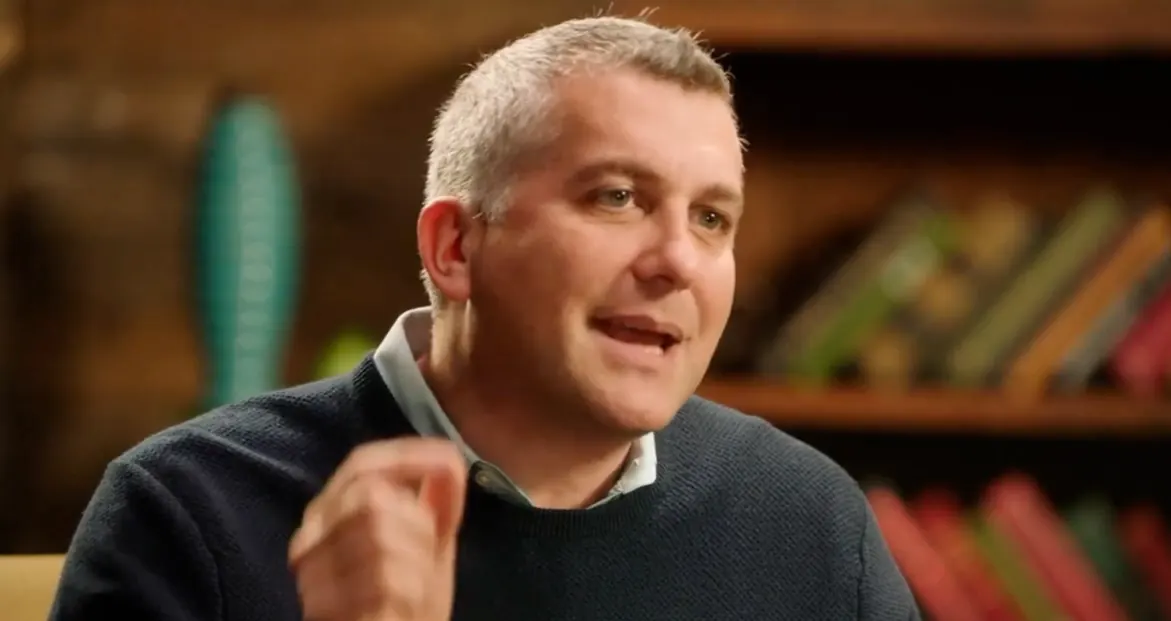 Marc Jablon, communications performance coach, making a point mid-conversation